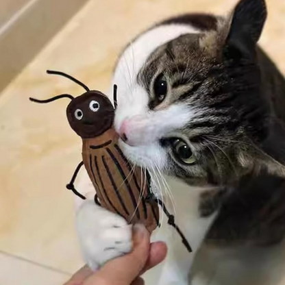 Brinquedo Inseto Gigante de Pelúcia com Catnip para Gatos